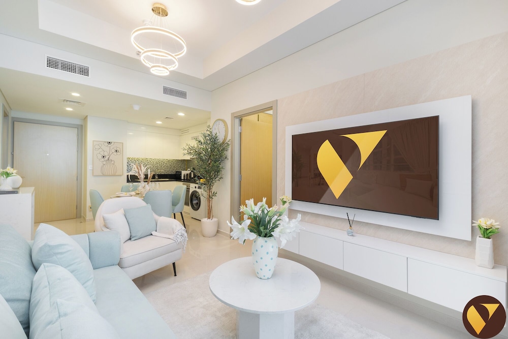 Vogue Business Bay with Sea View Metro