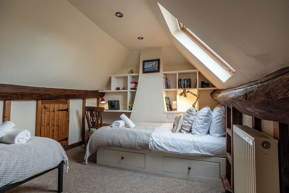 The Threshing Barn-Stunning 5 BD Retreat