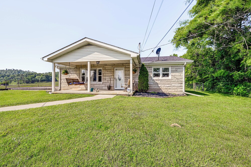 Near Dtwn Somerset: Tranquil Getaway w/ Fire Pit