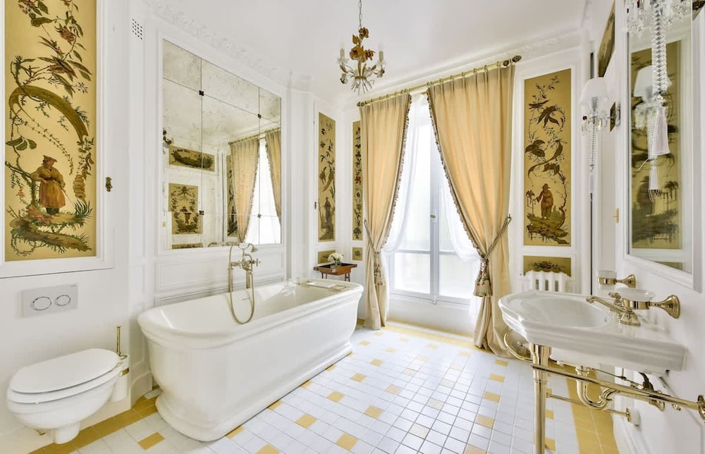 Noble Luxury Residence in the Heart of Paris