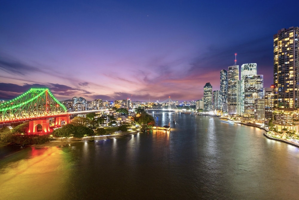 Stylish Brisbane City Stay With Bbq, Pool & Gym