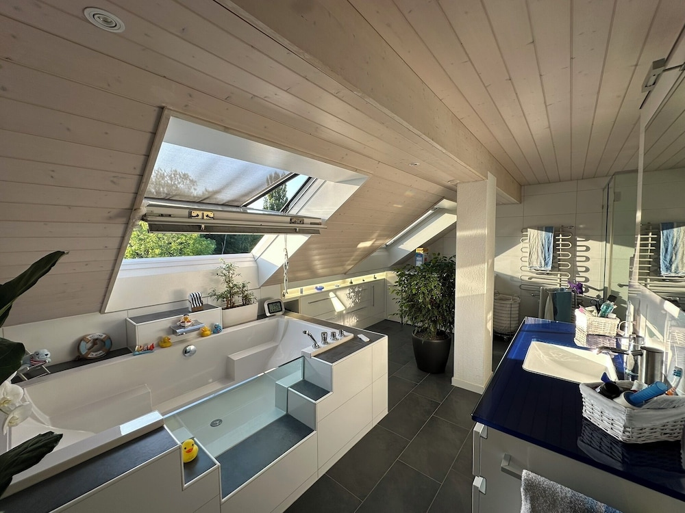 VK Zürich Airport Homestay Villa Bänikon