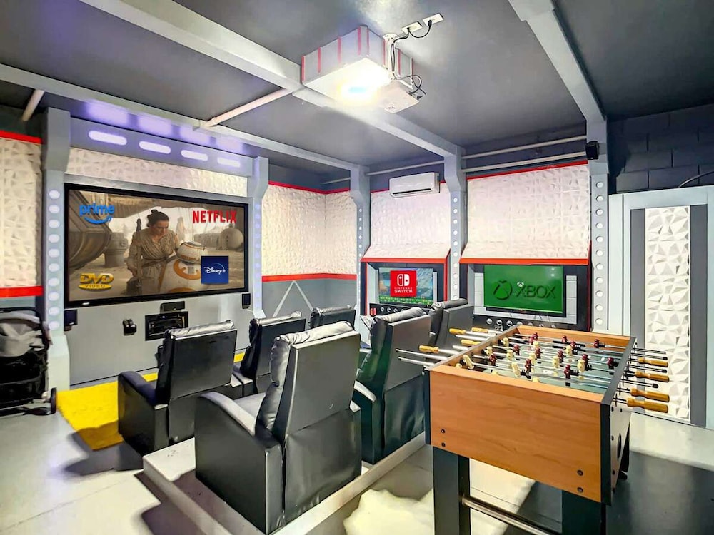 Magical Adv 5 Star Villa Movie Room Arcade Pool and More