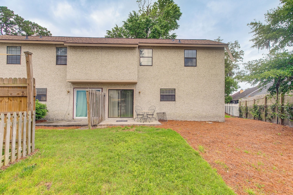 Convenient St Simons Island Home - 3 Mi to Beach! view 2