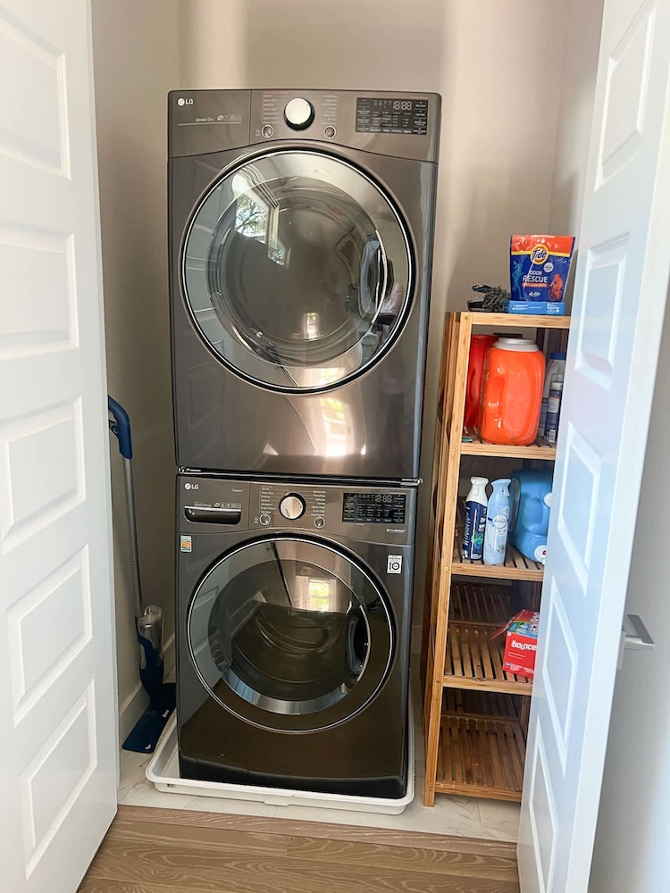 Upstay - Eastside Home w Patio BBQ - Mins to DT