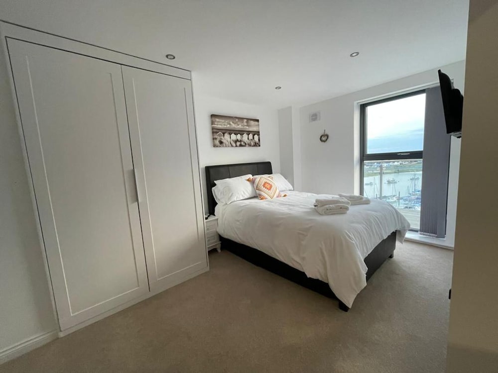 Superior 2 Bedroom Condo With Stunning Sea Views view 3