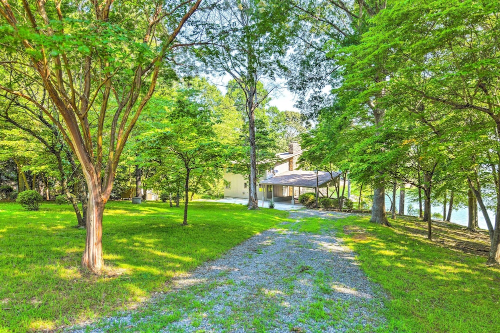 Quaint Lake Norman Home w/ Boat Dock + Grill! view 5