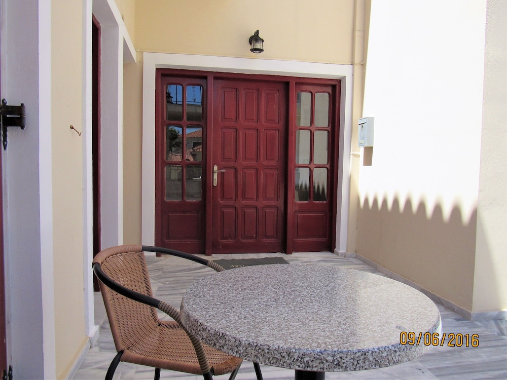 Photo 8