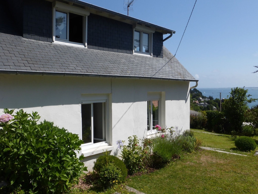 Comfortable Holiday Home With Fantastic sea View view 2