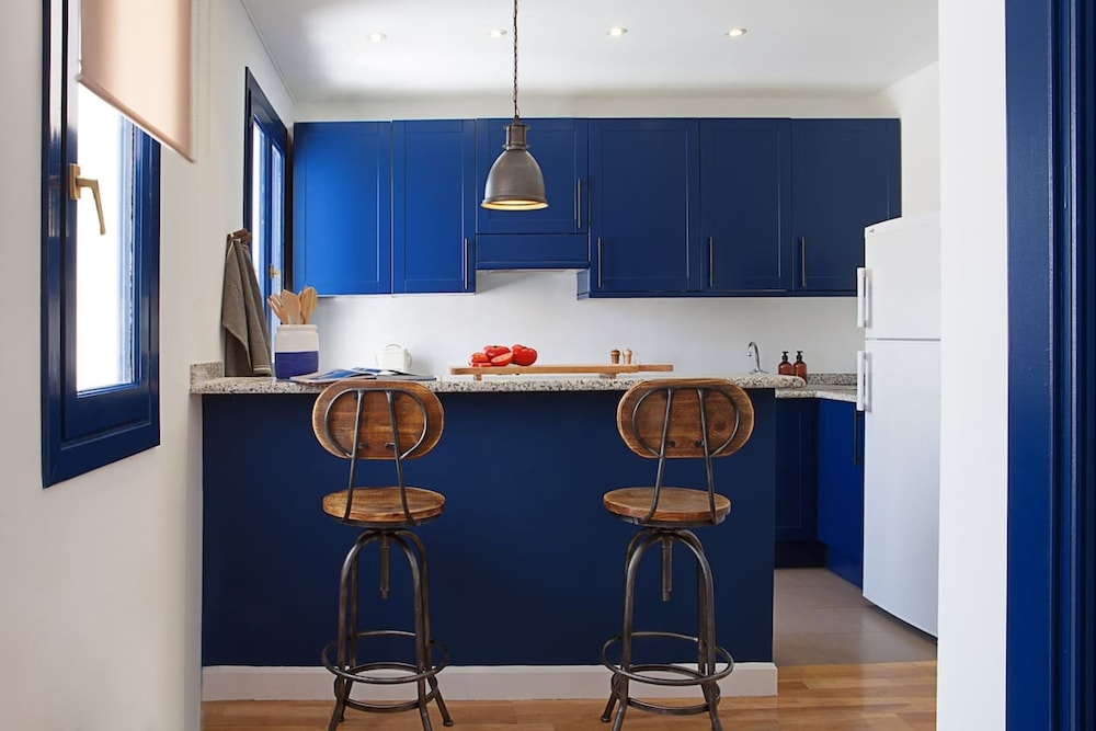 Perissa - 2 Bedrooms and Terrace in Trafalgar