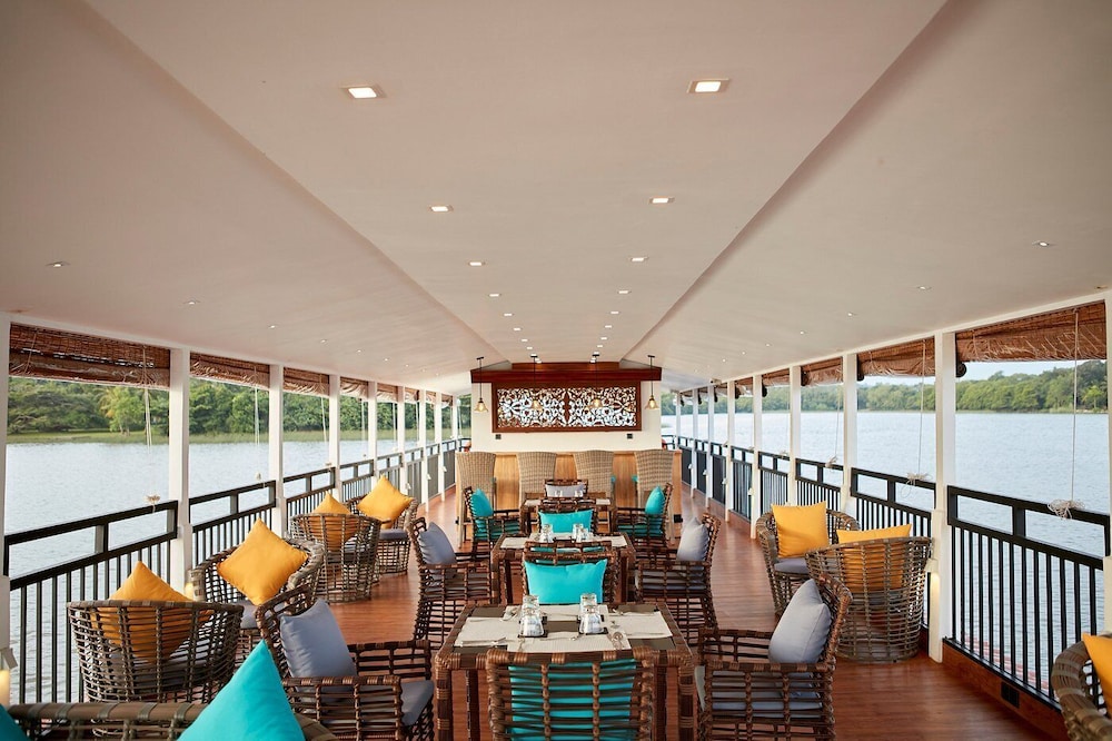 Houseboats By DAE Colombo