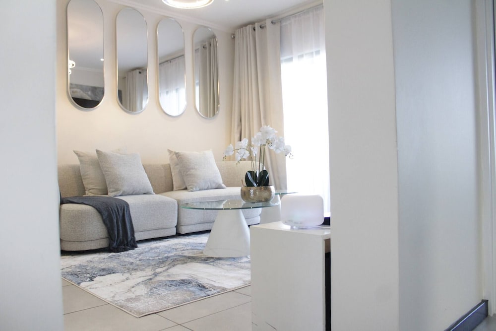 Stunning 2 bed Apartment Near Monte Casino