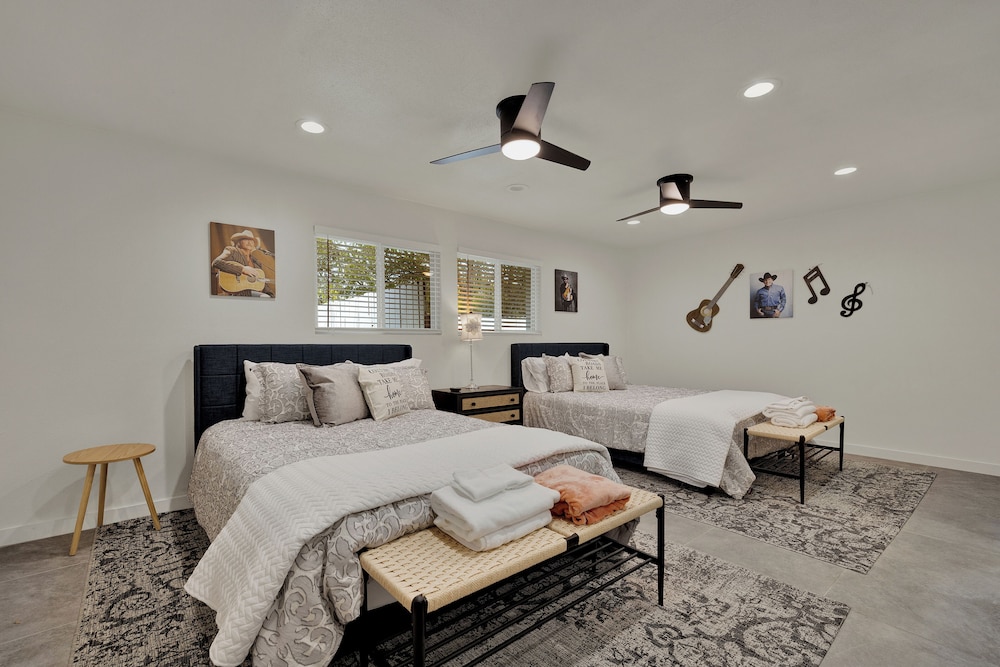 Whitewater River House - Game Room, Firepit, Walking Distance to Whitewater Amphitheater!