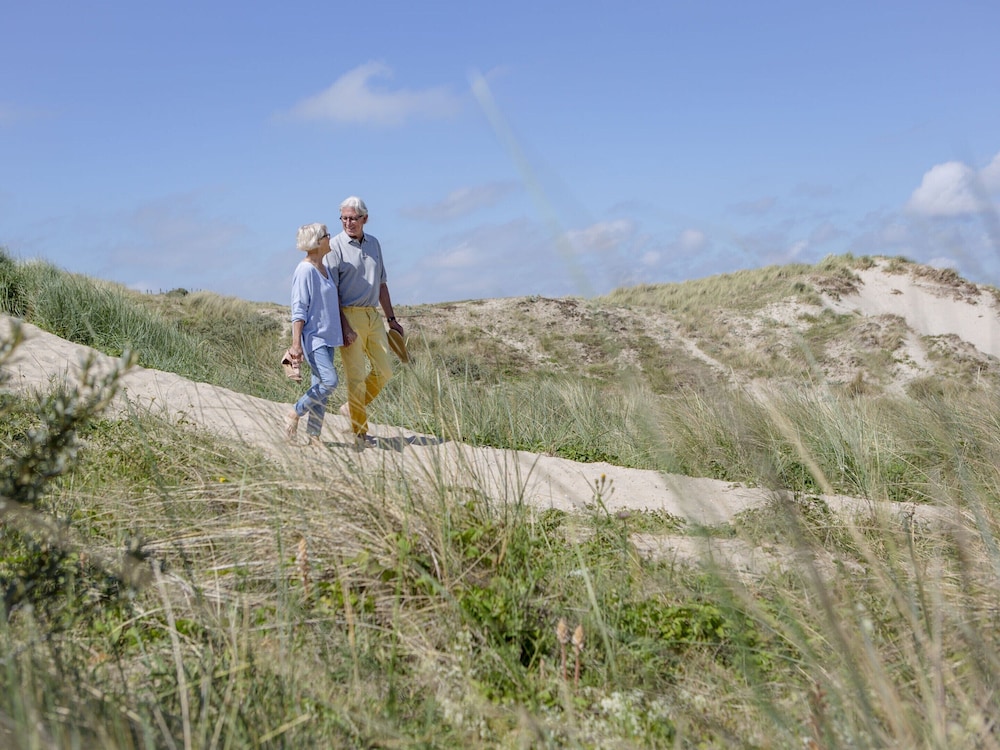 Modern Holiday Home, Near the Sea