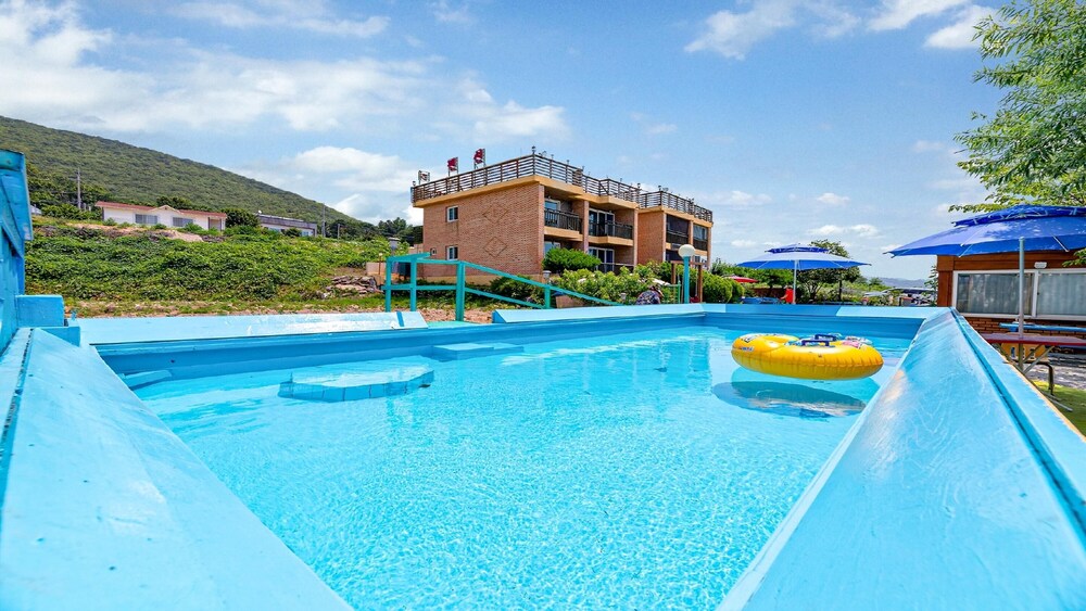 Ganghwa Badatgashimteo Pension
