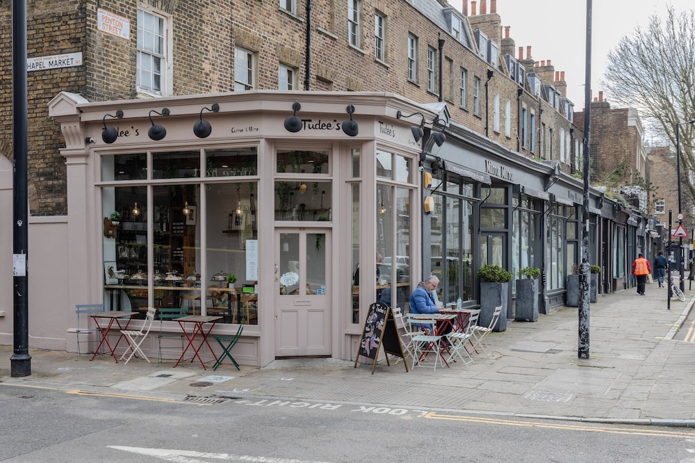 Hemingford Road IV by Onefinestay