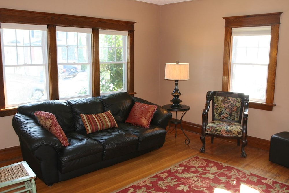 Eastwood Tourist Lodge