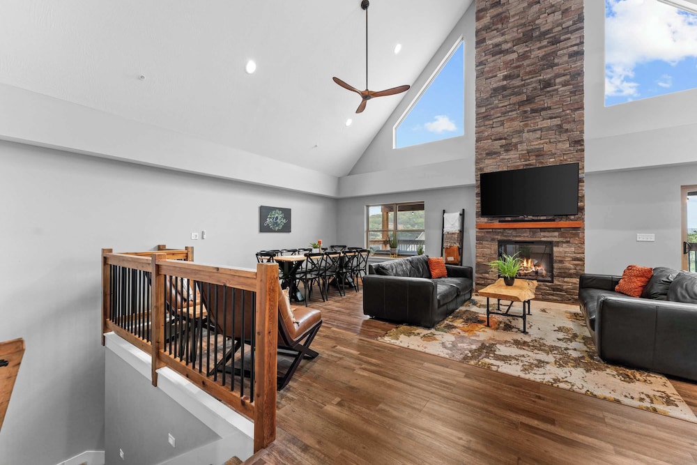 Green Wood Getaway for 18