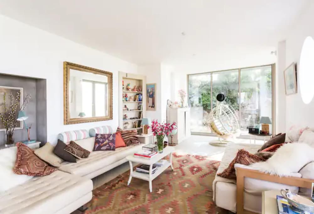 Captivating 7-bed House in Bristol view 4
