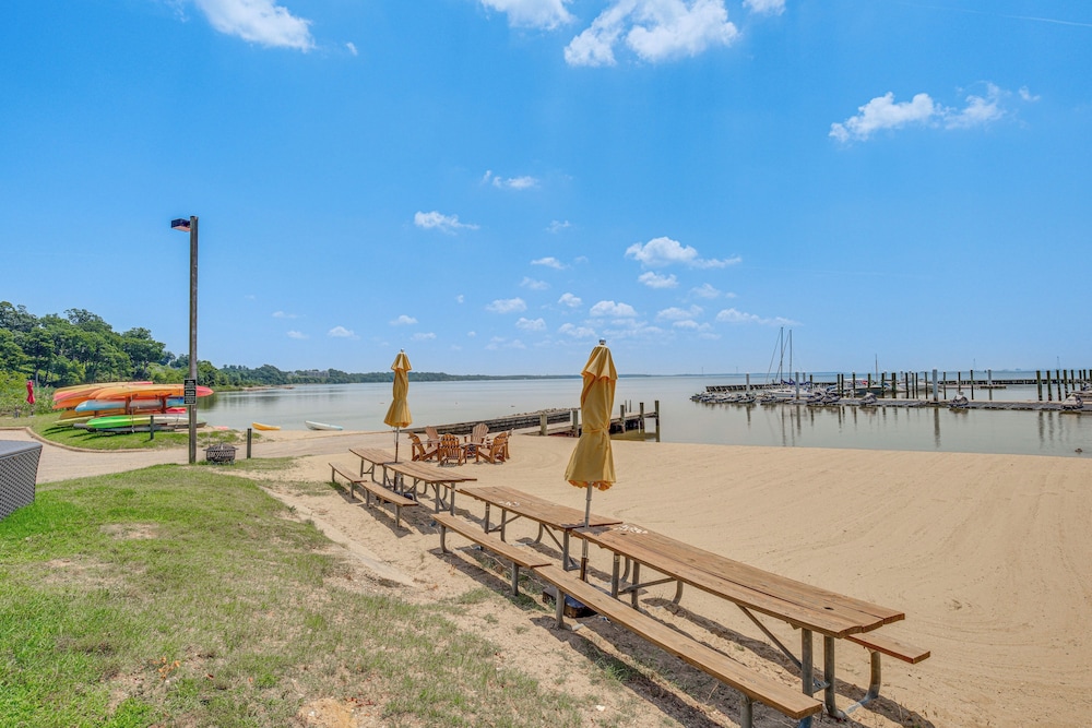Resort Condo w/ Marina Access in Williamsburg!