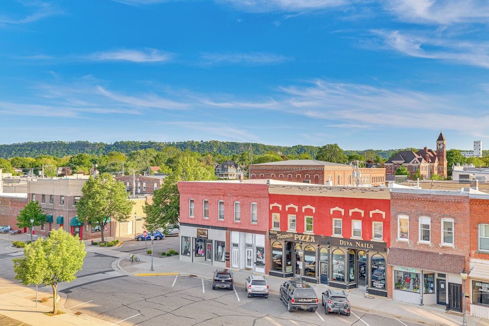 Walk to Lake City Marina: Condo w/ Rooftop Deck!