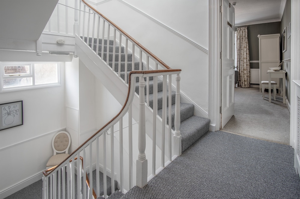 Gwynne House - 6 Bedroom - Tenby Harbour view 3