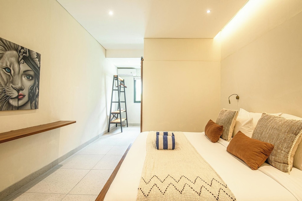 Chic 4-br Villa in Central Seminyak, Beach 5 Mins