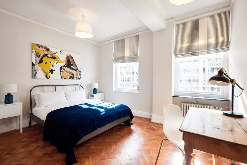 Sunny and Bright Flat, 2 Minutes From Hyde Park