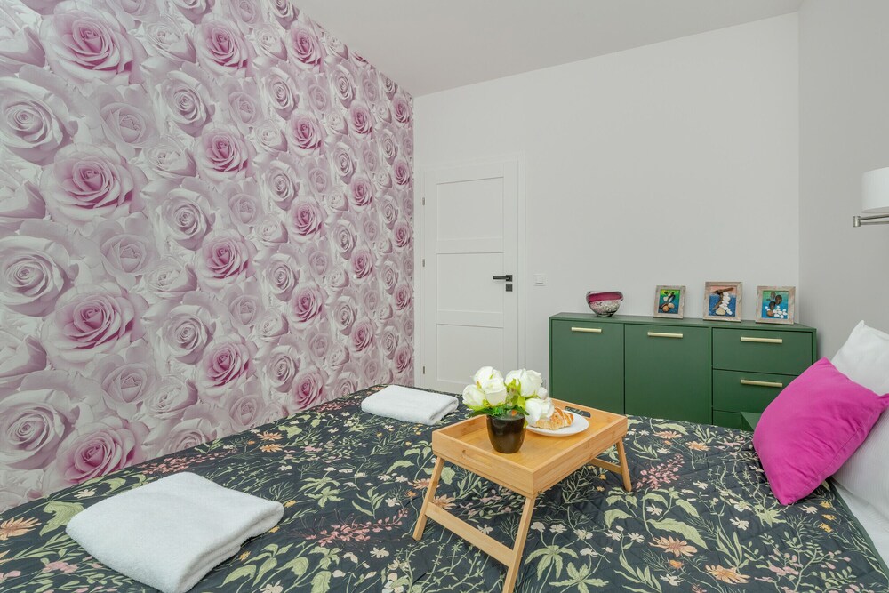 Two-bedroom Accepting Pets by Renters