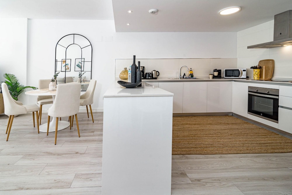 RI B2a- Relaxed Modern Flat in Benahavis