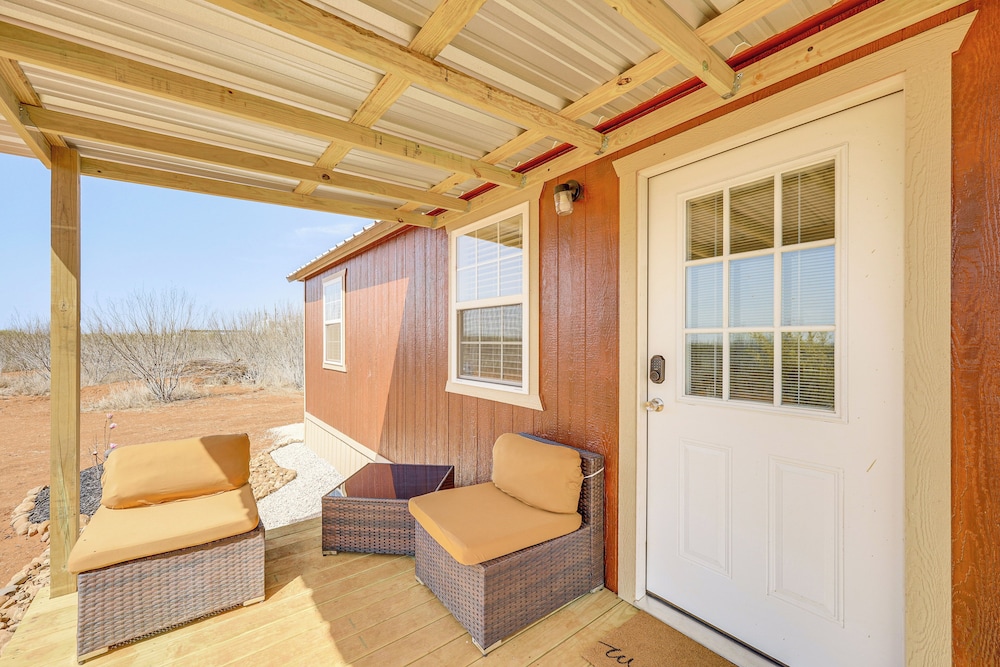 Hike, Hunt & Fish: Pet-friendly Studio in Dilley!