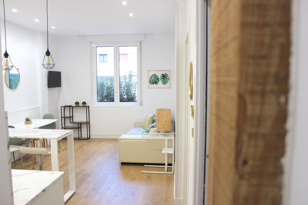 CENTRAL APARTMENT NEAR THE SEA - by SanSebastianApartments.es