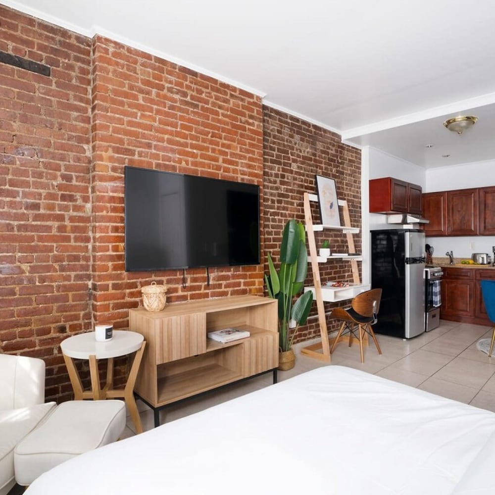 501-2fw Gorgeous Upper East Side Studio