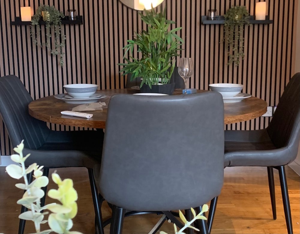 Central Liverpool Apartment-sleeps 6-free Parking