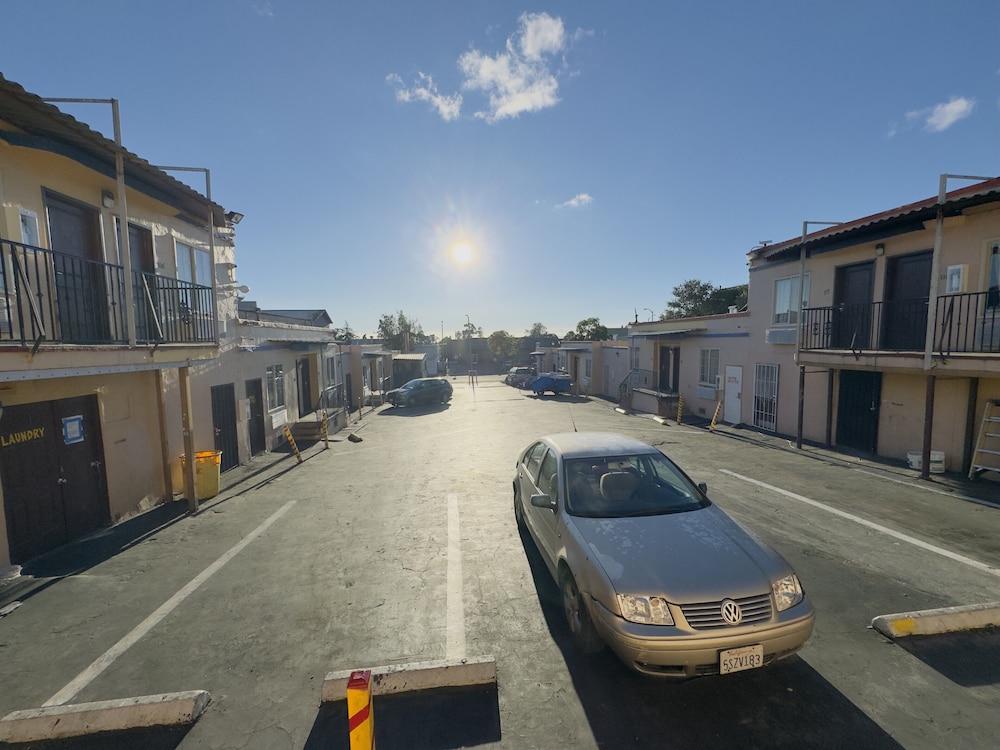 Parklane Motel