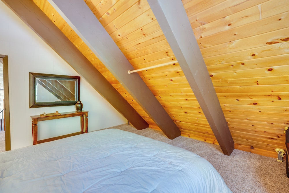 13 Mi to Skiing: Long Barn Family Cabin