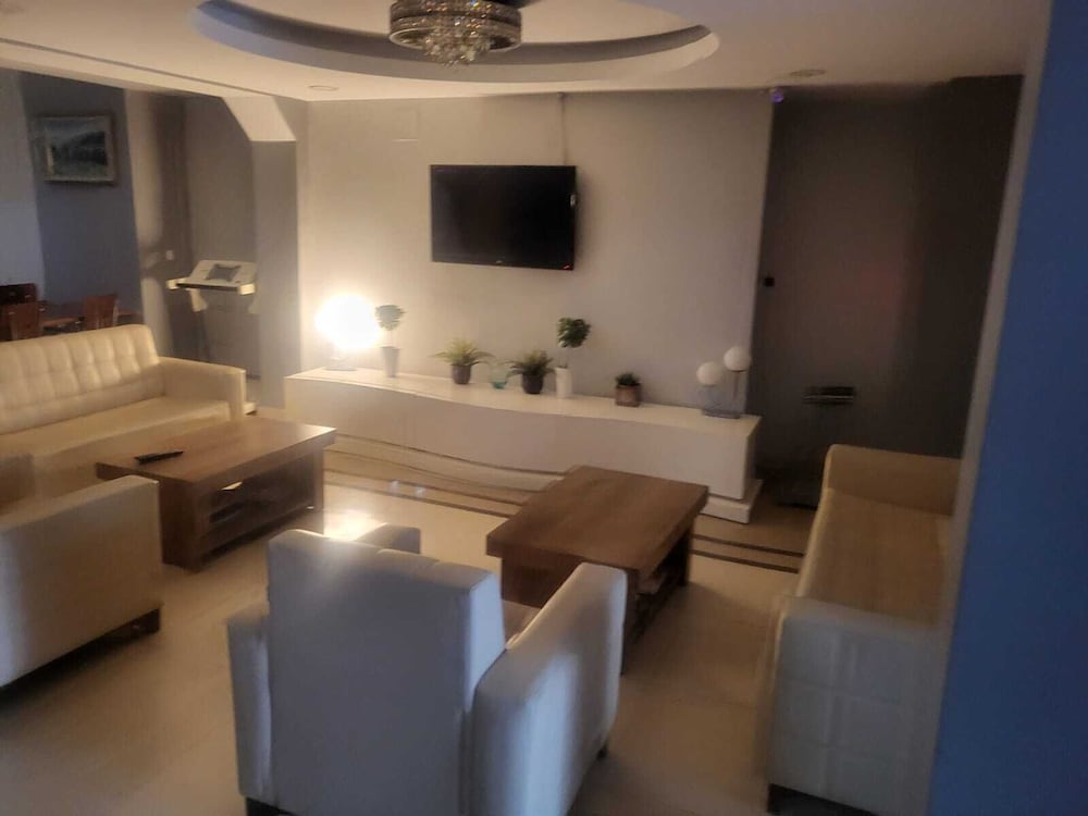 Lal Hotel