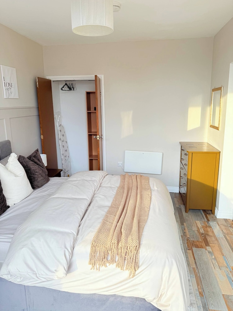 2 Bedroom Apartment & Balcony Jewellery Quarter