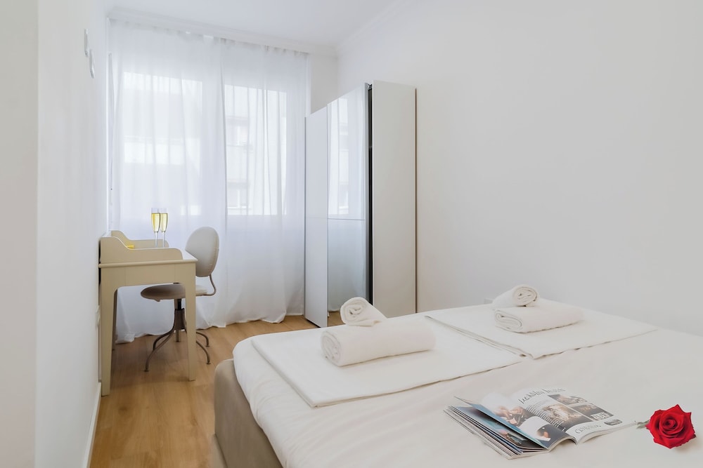 Central Cozy 2 Bedroom Apartment