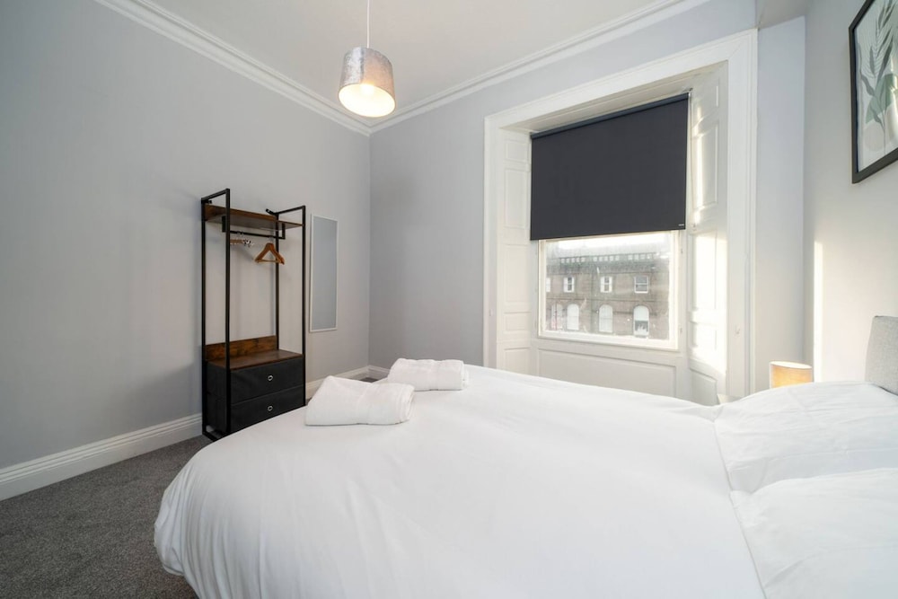 Lochside Apartment C