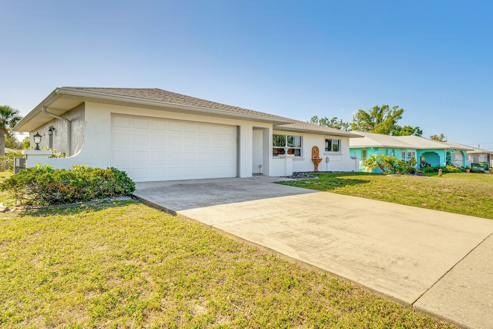 3 Mi to Beach: Pet-friendly Home in Port Charlotte