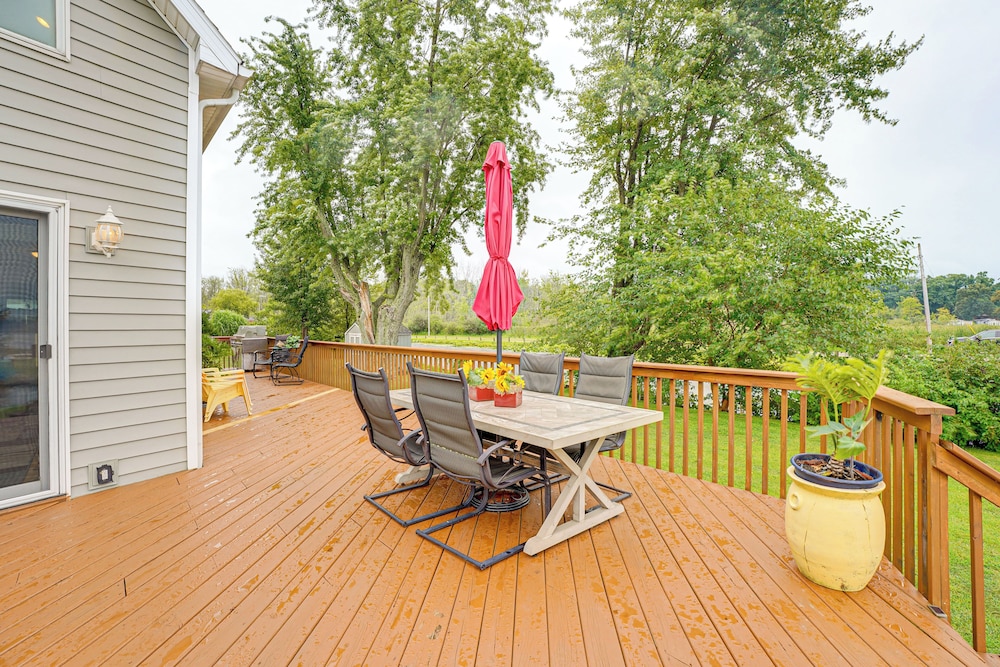 Garage Game Room, Bar: Coldwater Lake House!