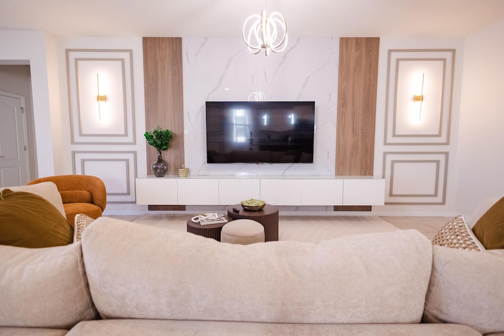 1643 LA - Luxurious Retreat Windsor at Westside