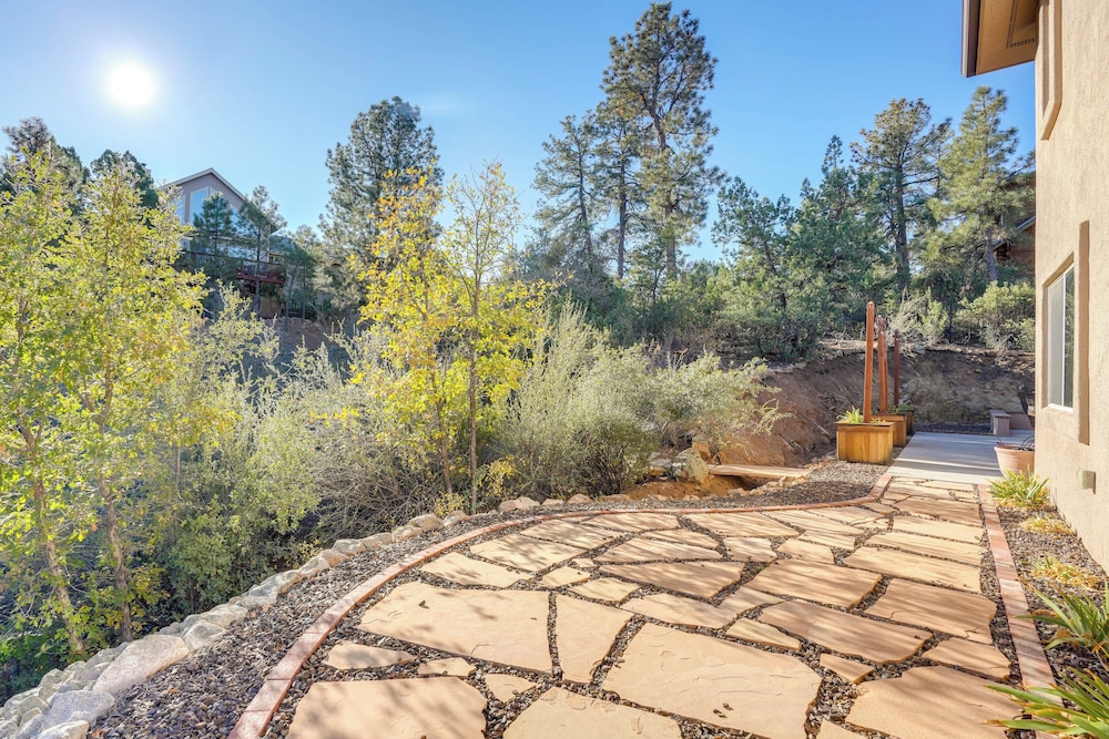3 Mi to Downtown Prescott - Spacious Home w/ Patio