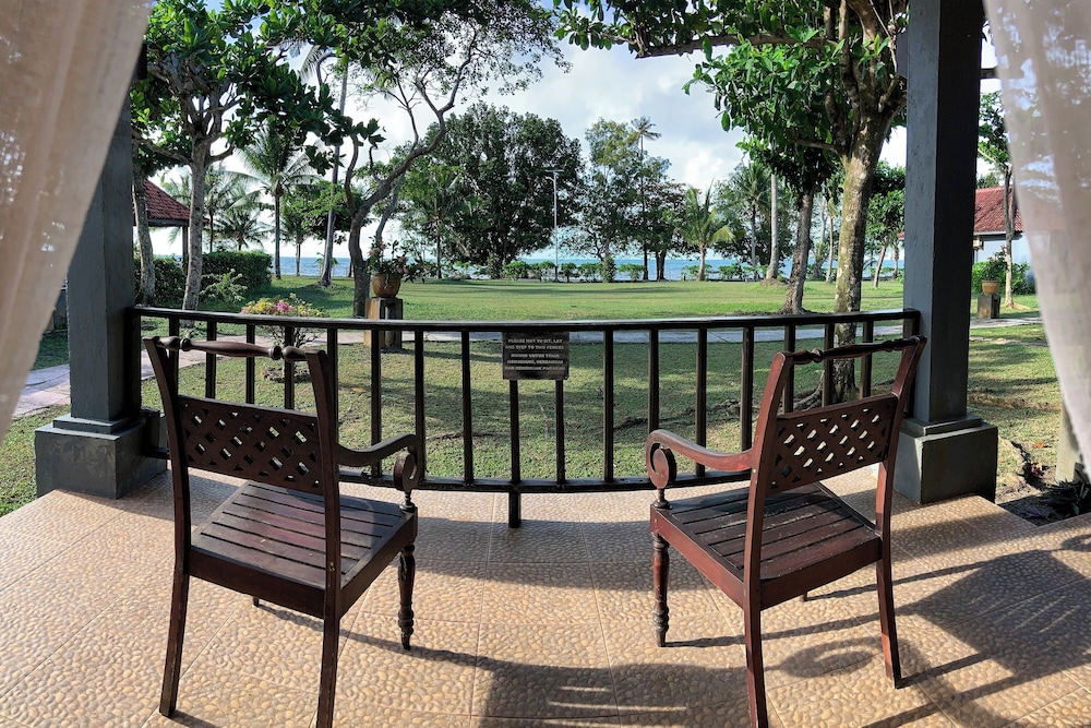 Beach Rock Resort Belitung
