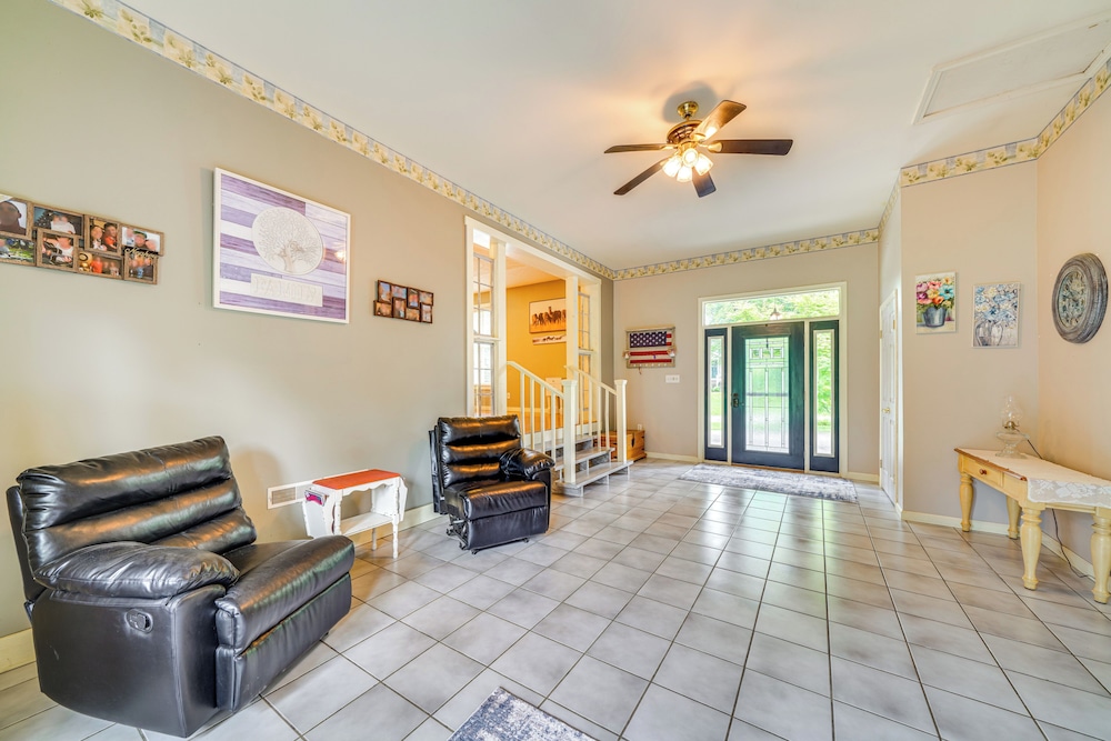 14 Mi to Dtwn Louisville: Holiday Vacation Home!
