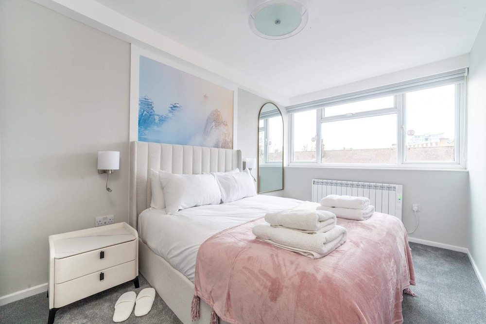 Excellent 3-bed Flat In Elephant & Castle