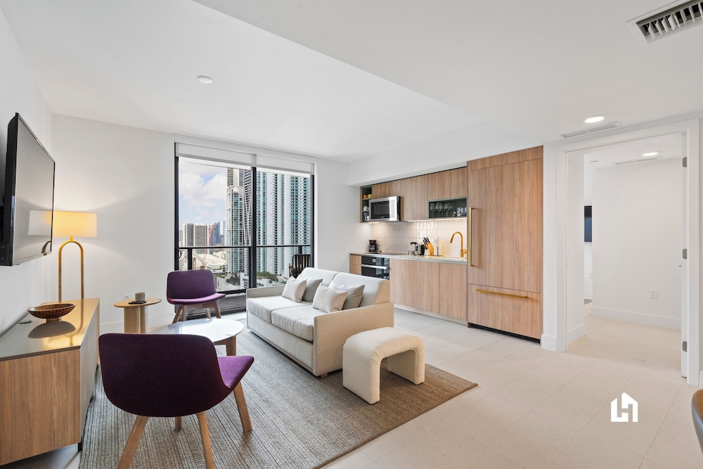 Stylish Apartments with Partial Ocean Views in Downtown