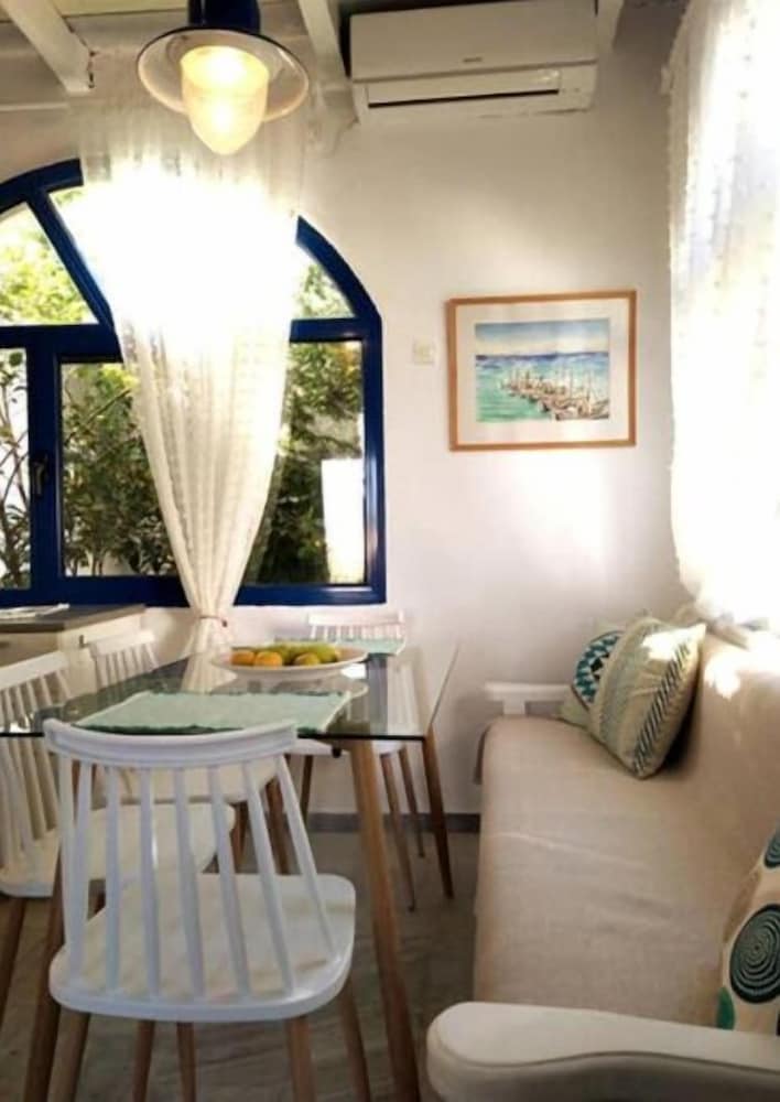 Beach Cottage in Flisvos St.George view 3