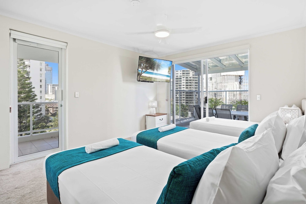 Main Beach Vacations - Oscar on Main - Heart of Main Beach - Property Image 3